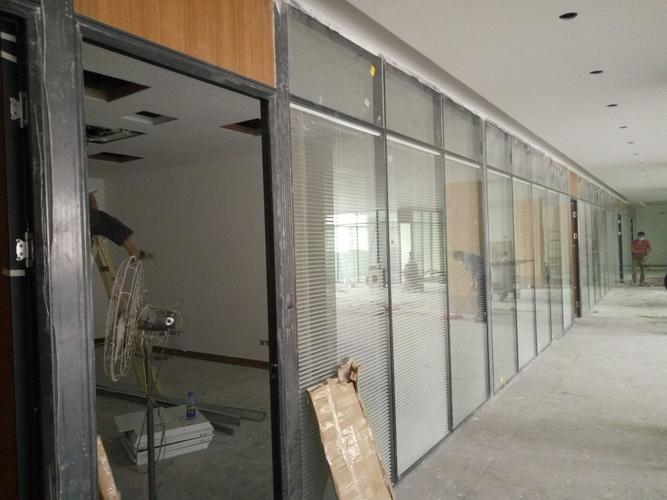 盐田办公室玻璃高隔间工厂 门窗玻璃的选材、工艺与空间美学